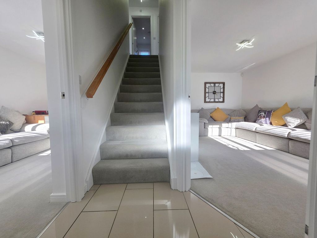 Property photo 2 of 25