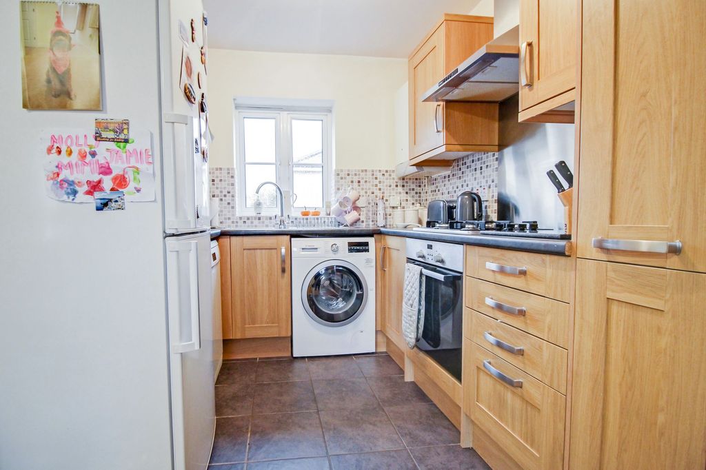 Property photo 3 of 9 Kitchen