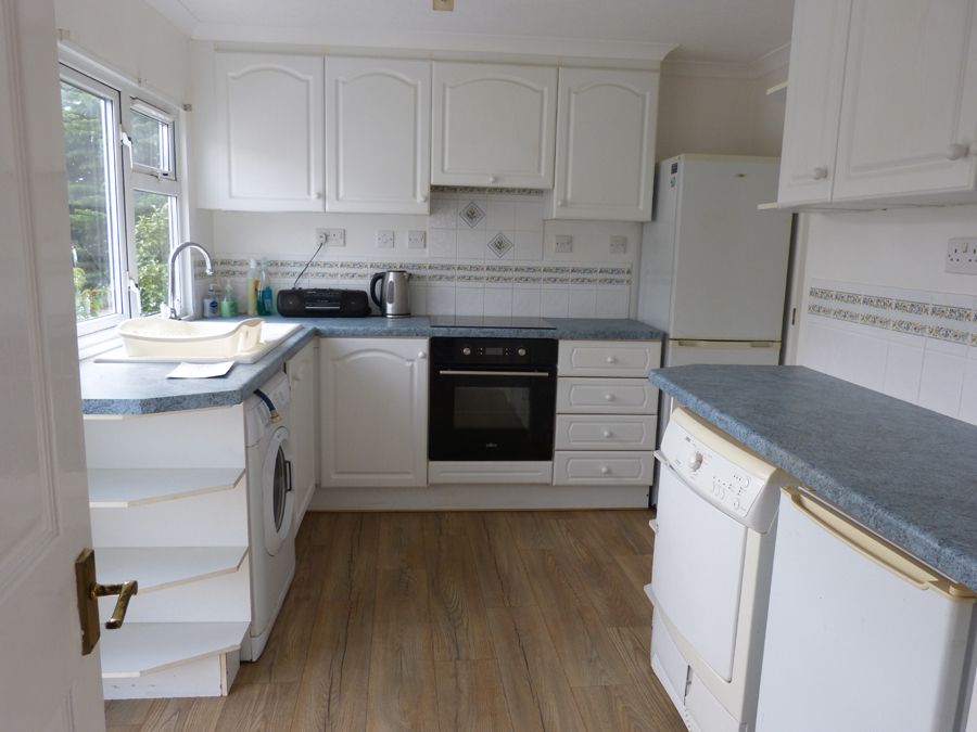 Property photo 2 of 17 Kitchen