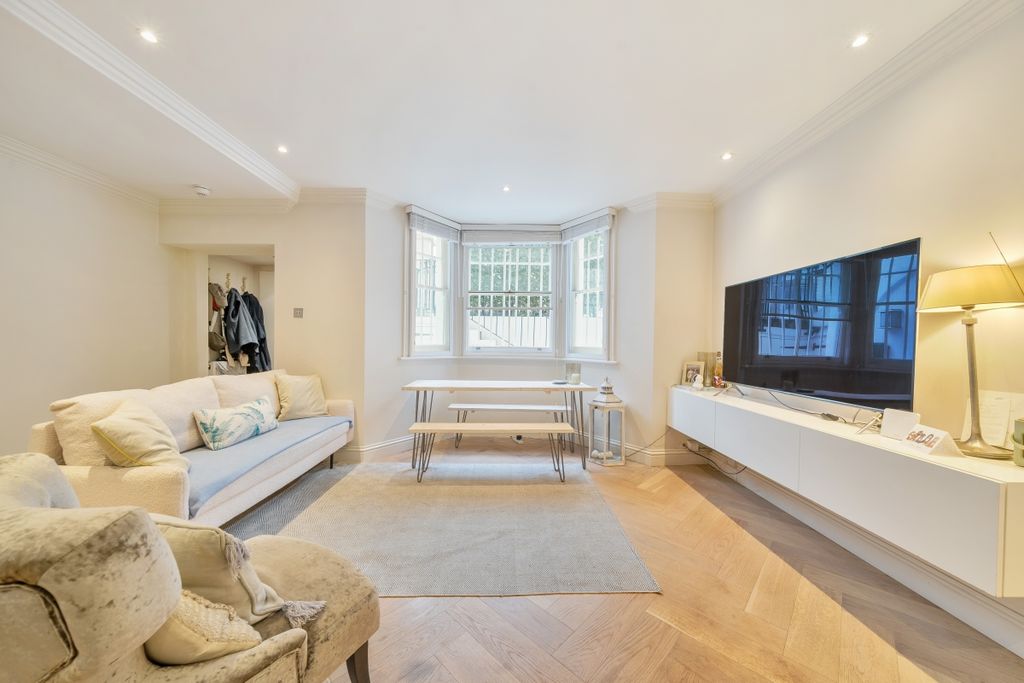 Property photo 1 of 19 Living Room