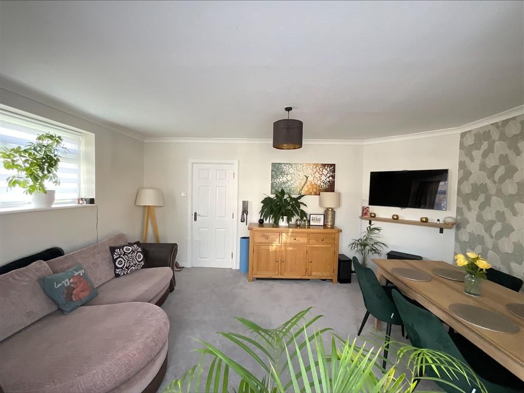 Property photo 3 of 16 Living Room