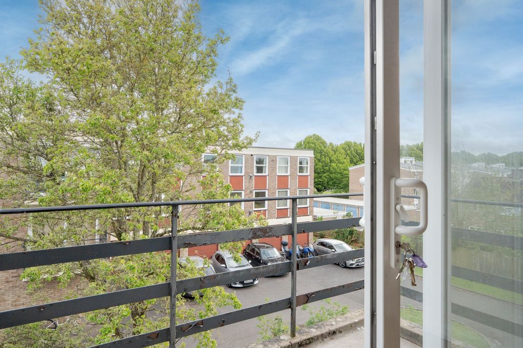Property photo 1 of 11 Balcony