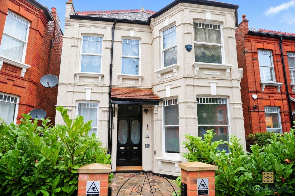 Property photo 1 of 8 Front