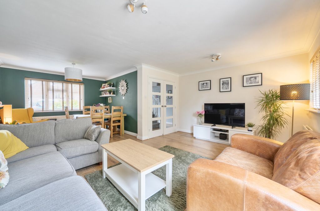 Property photo 2 of 19 1468501-7-6A1ee9A...