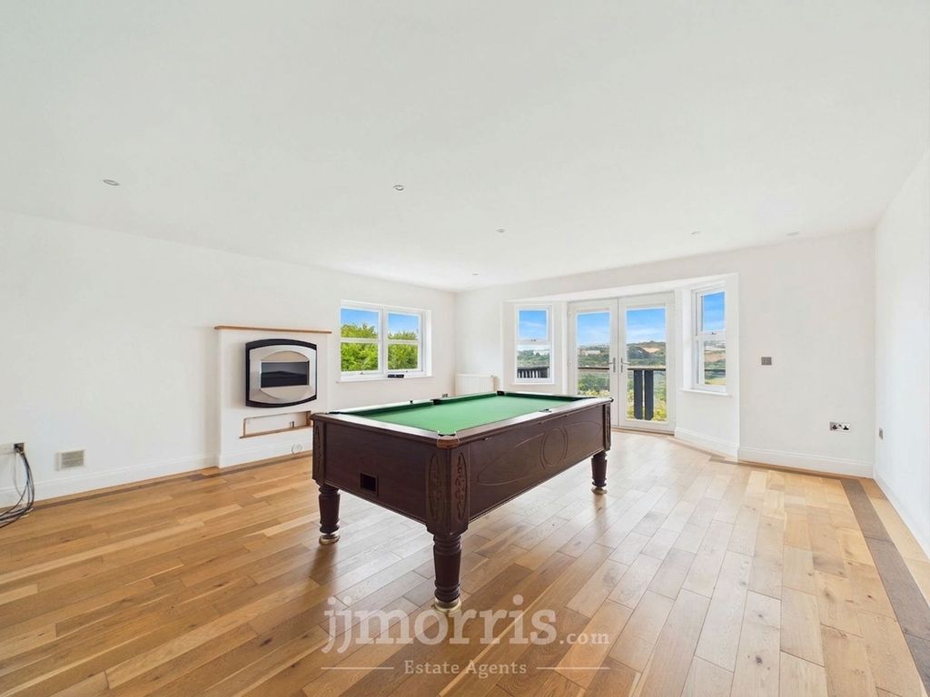 Property photo 2 of 57