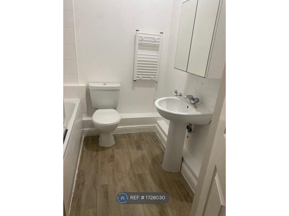 Property photo 2 of 8 Bathroom