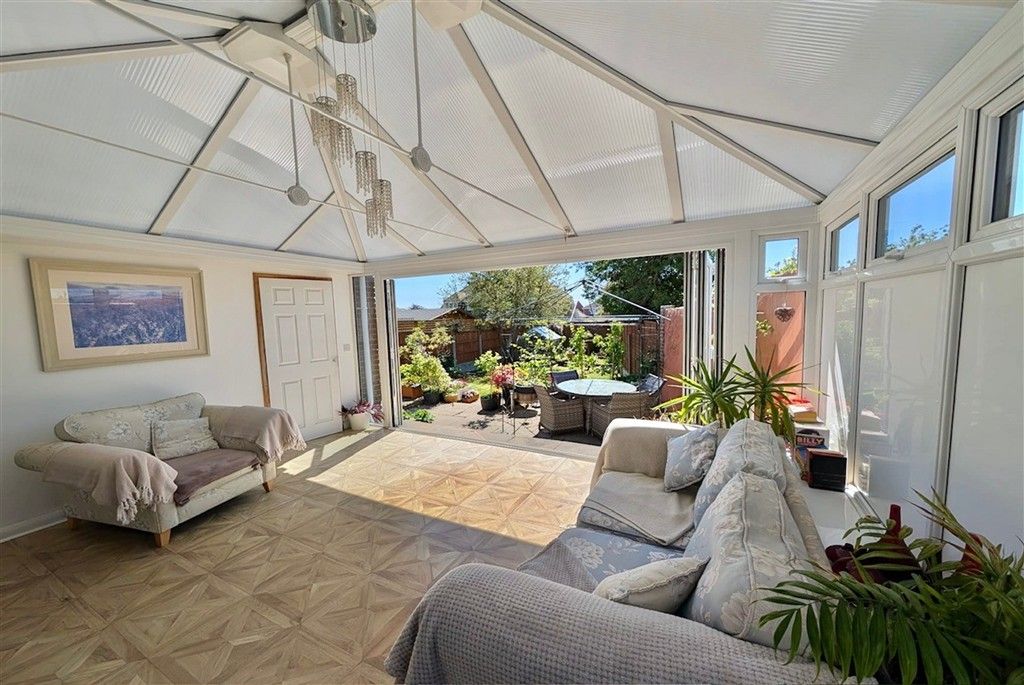 Property photo 2 of 11 Conservatory