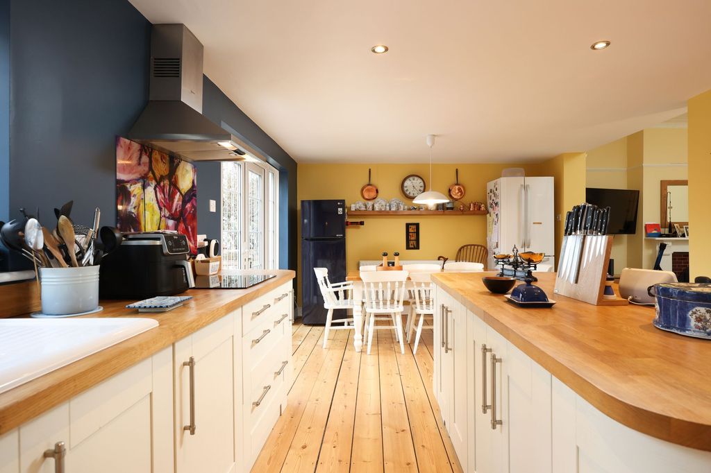 Property photo 3 of 18