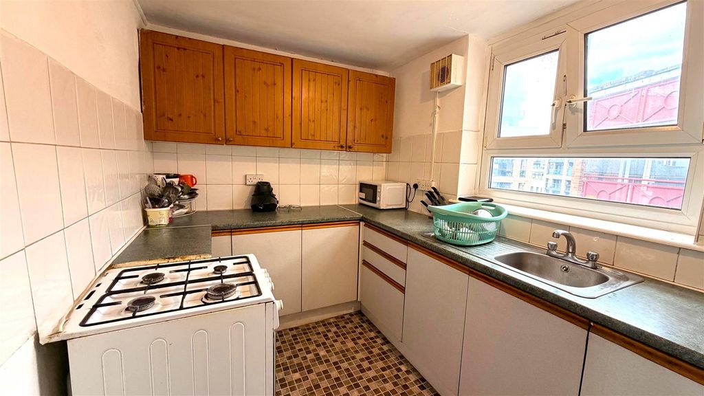 Property photo 2 of 8 Kitchen