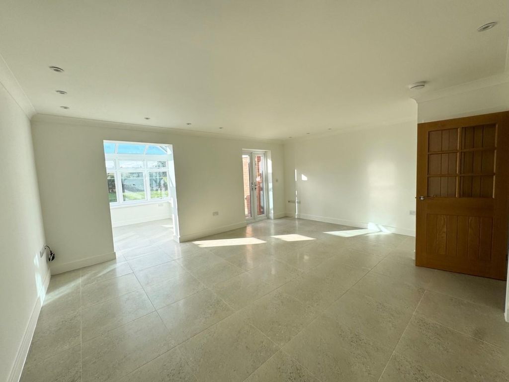 Property photo 3 of 14 Living Area .Jpg