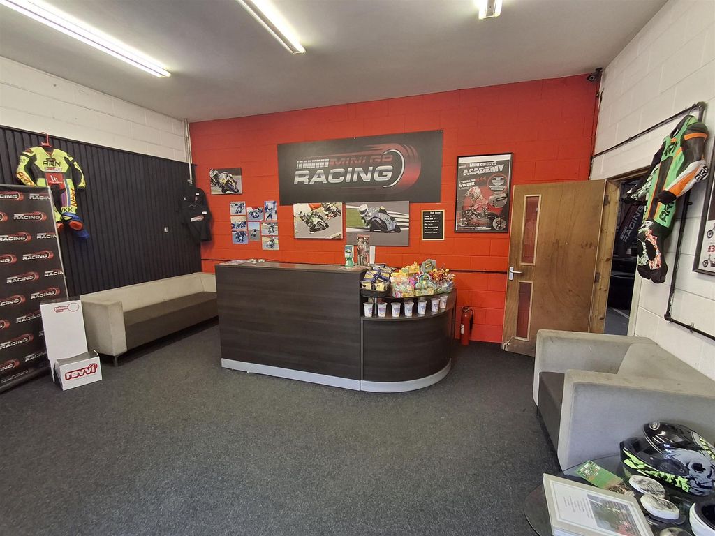 Property photo 1 of 7 Photo 0