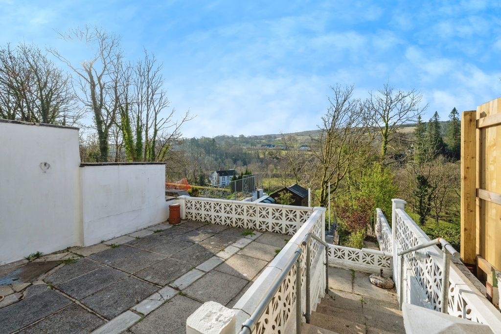 Property photo 3 of 17 Photo