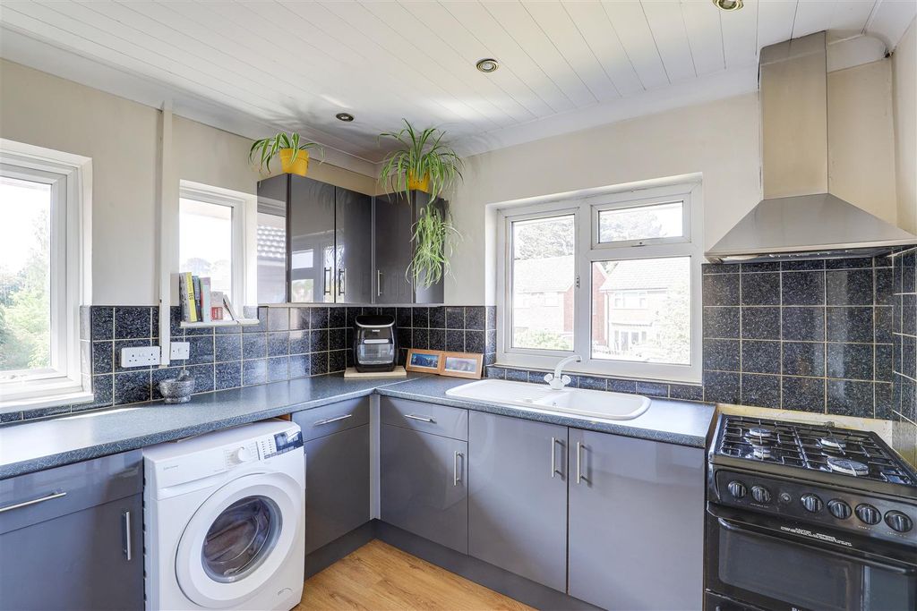 Property photo 2 of 14 6716.Jpg