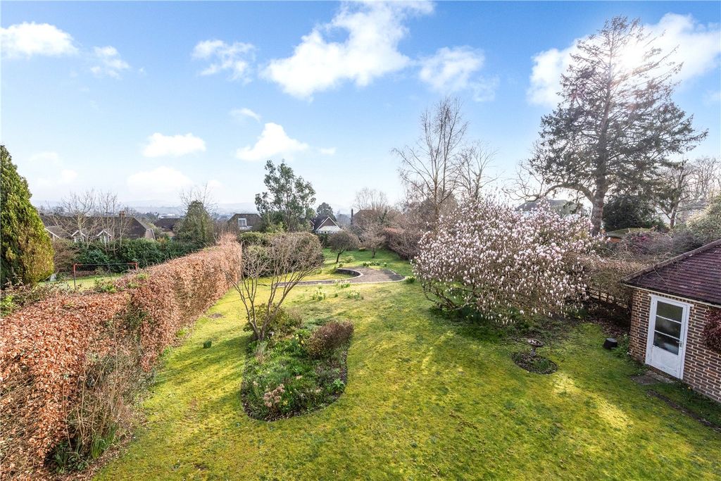 Property photo 3 of 20 Garden