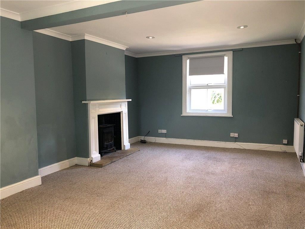 Property photo 2 of 15 Lounge