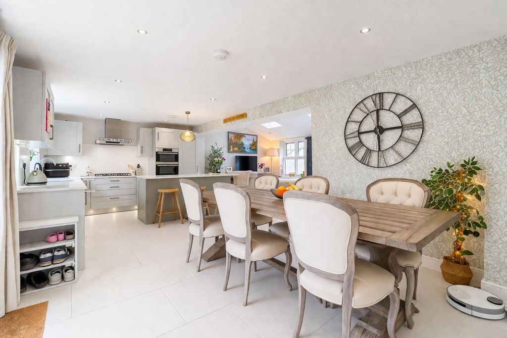 Property photo 2 of 48