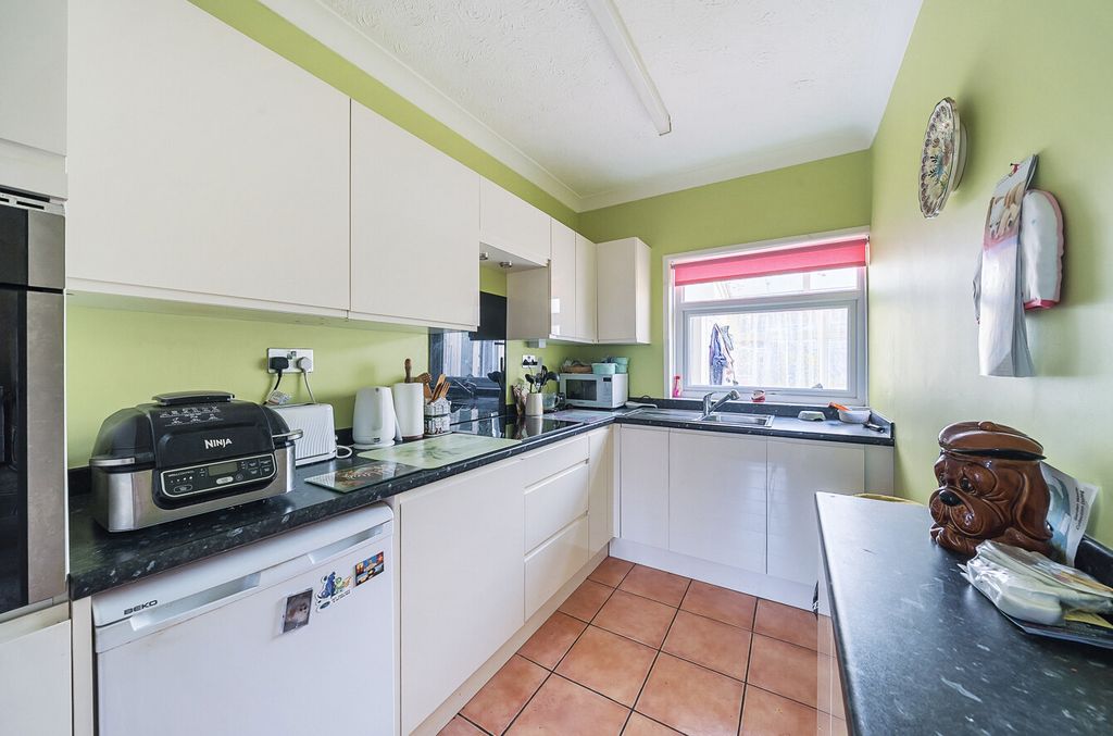 Property photo 3 of 16 1318785-41-68679F...