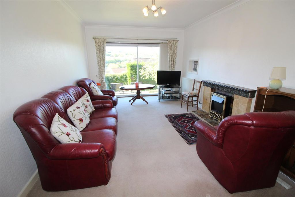 Property photo 2 of 31 Lounge