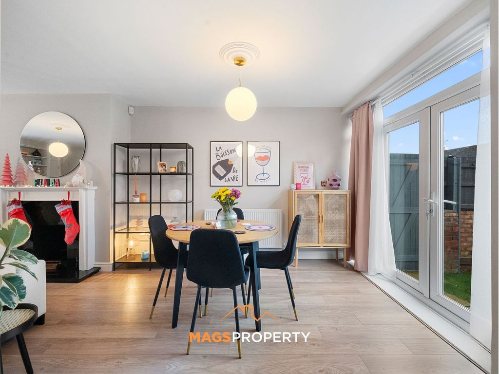 Property photo 2 of 32