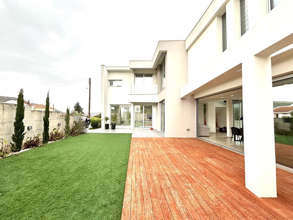 Property photo 2 of 18