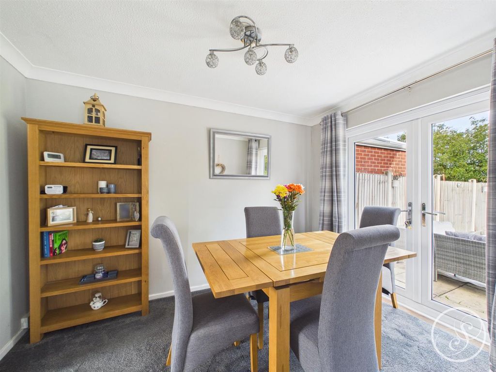 Property photo 3 of 17 Dining Area