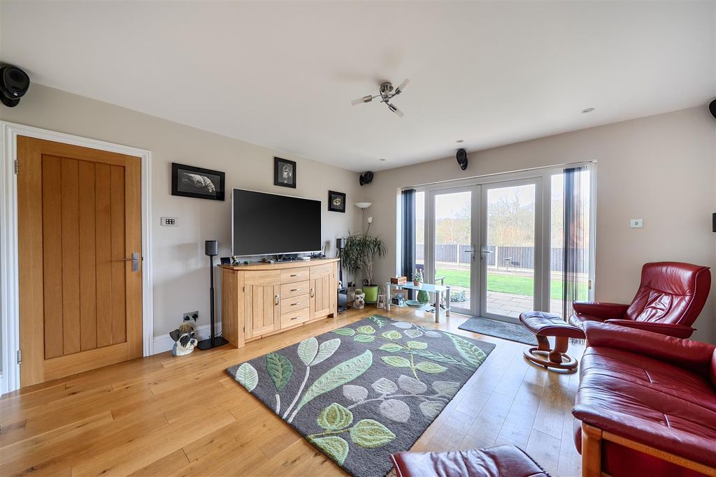 Property photo 3 of 24 1415330-20-698F2504946c0.Jpg