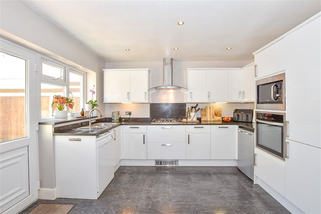 Property photo 3 of 20 Kitchen/Diner