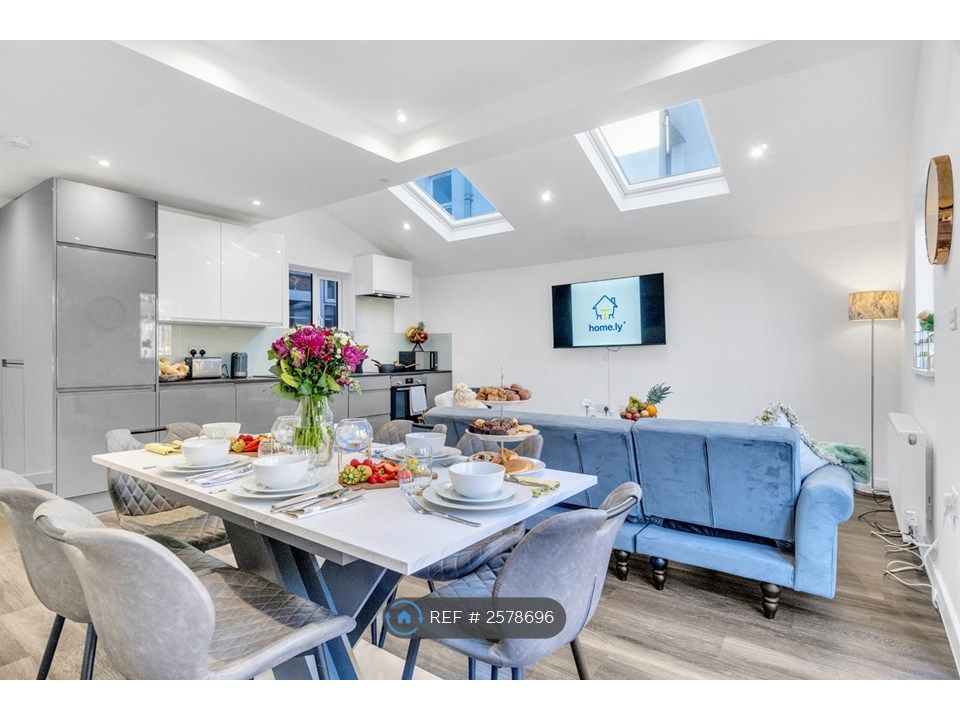 Property photo 3 of 15 Dining Area