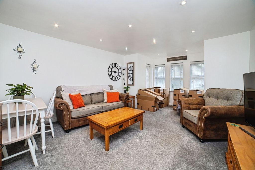 Property photo 3 of 16 Pbox-Img.Jpg