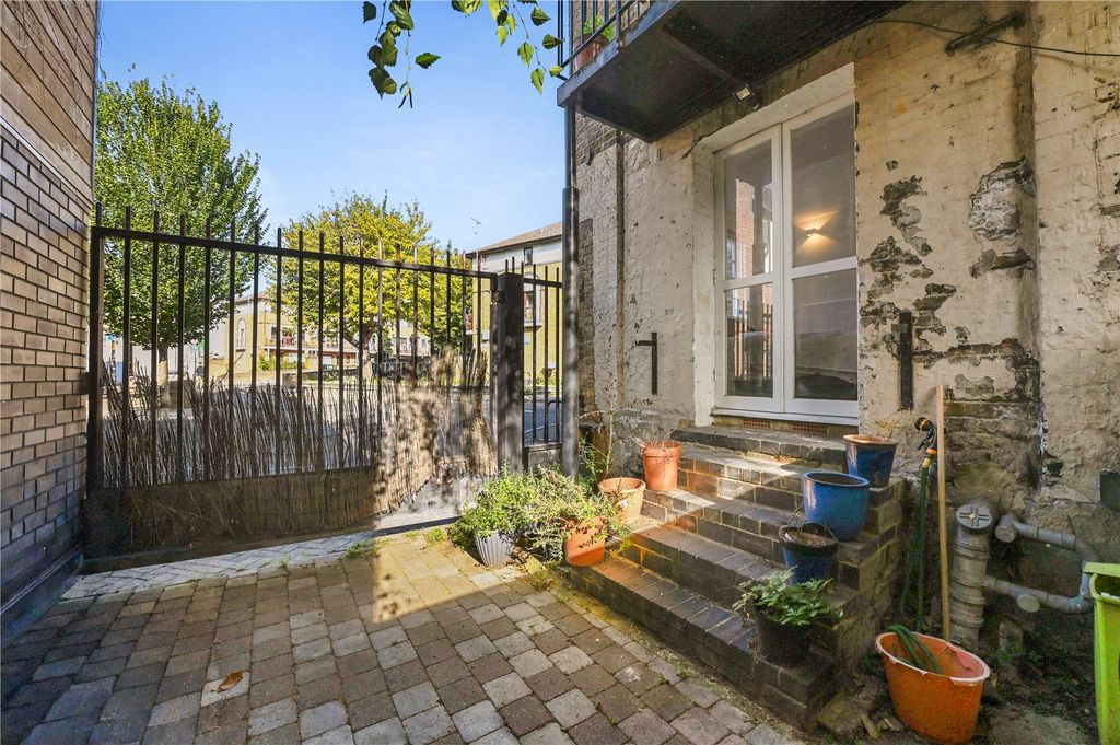 Property photo 3 of 19 Garden