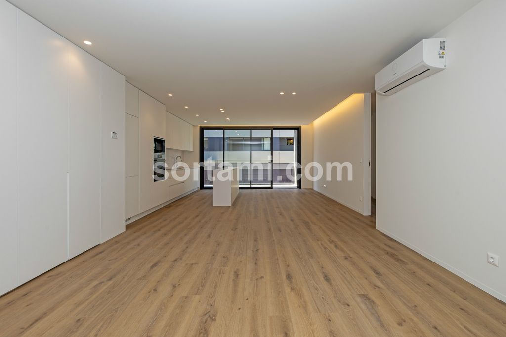 Property photo 2 of 27