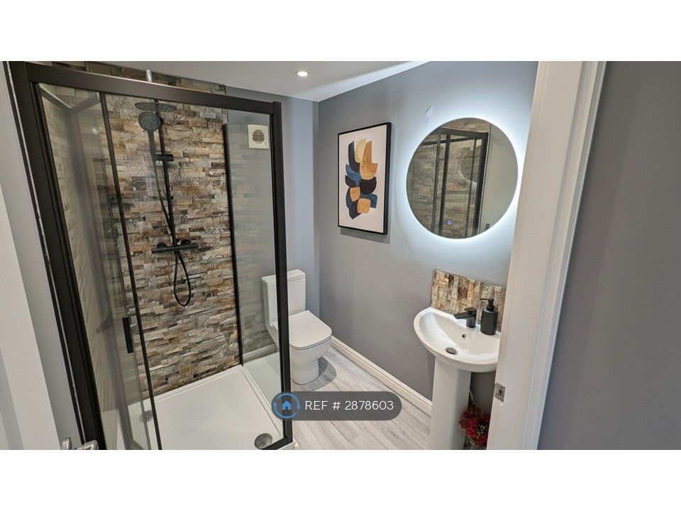 Property photo 3 of 7 Ensuite