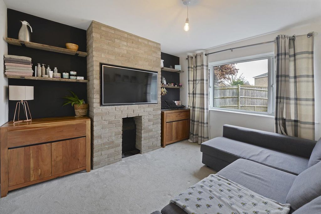 Property photo 2 of 27 27Greenways08.Jpg