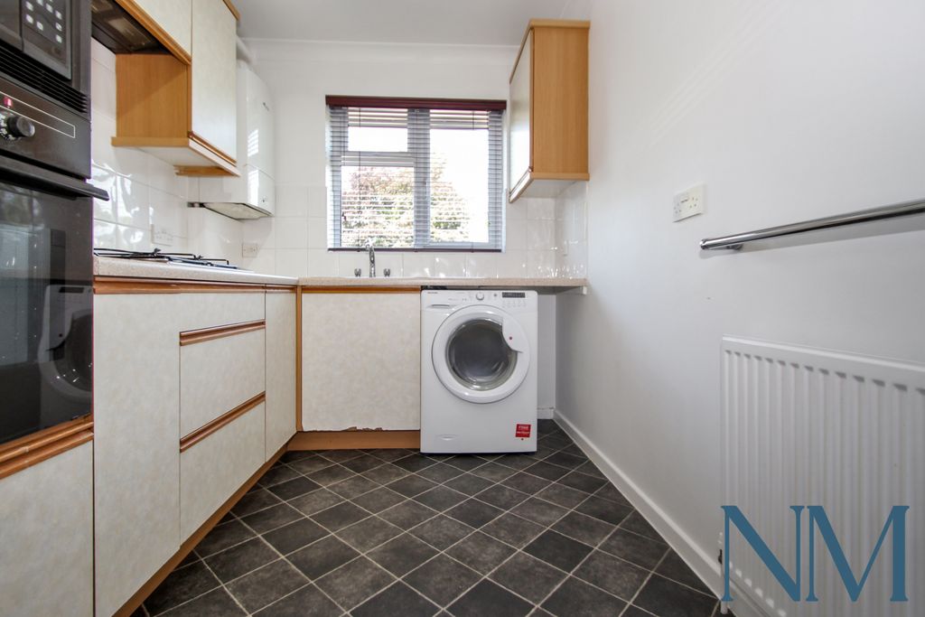 Property photo 2 of 6 Kitchen
