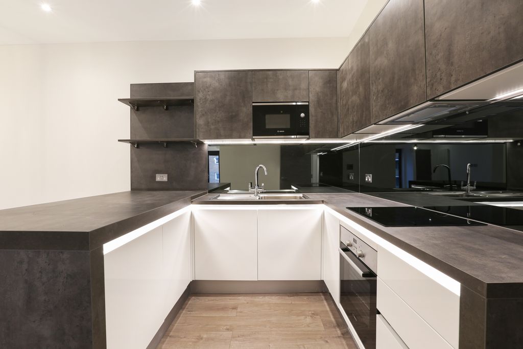 Property photo 3 of 10 Kitchen