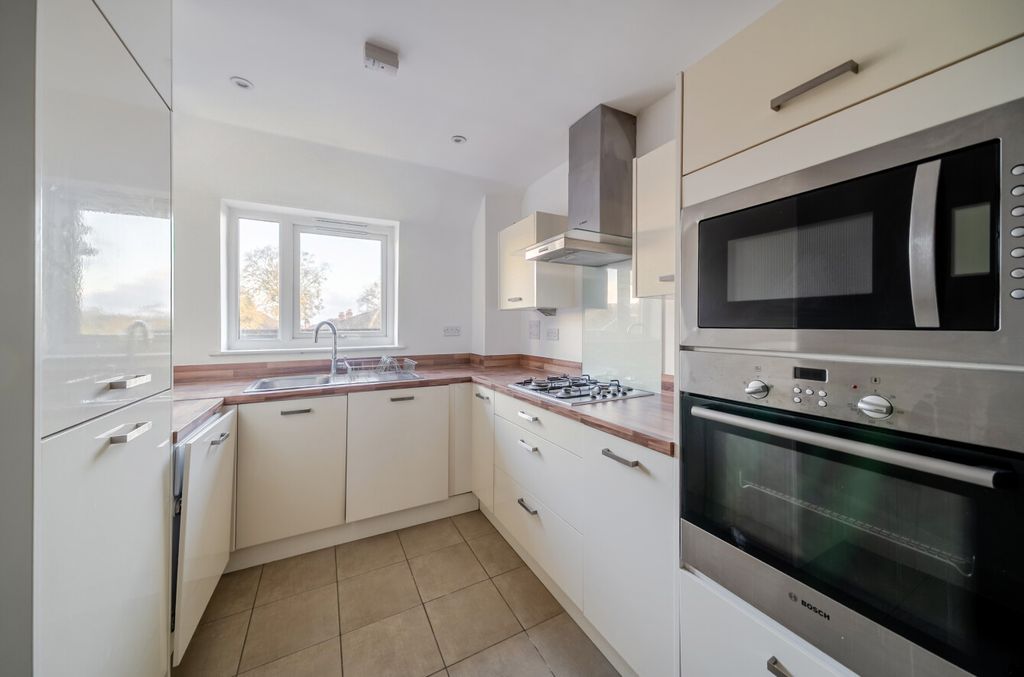 Property photo 3 of 12 1380877-11-69121A...