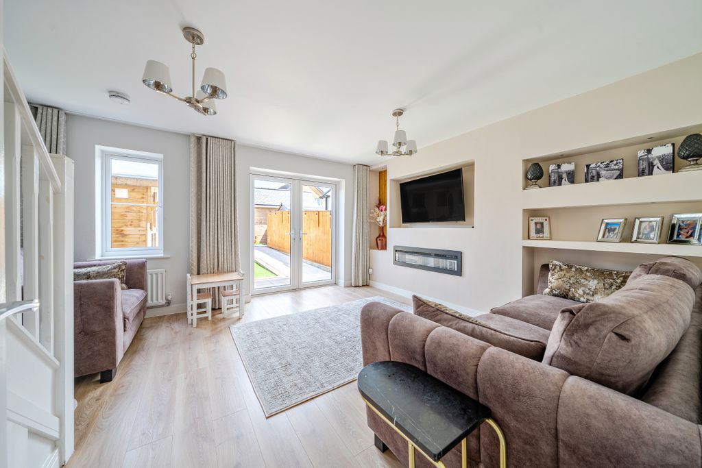 Property photo 2 of 26 Living Room