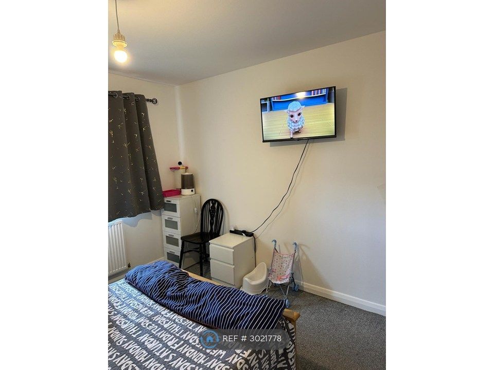 Property photo 3 of 18 Bedroom 3