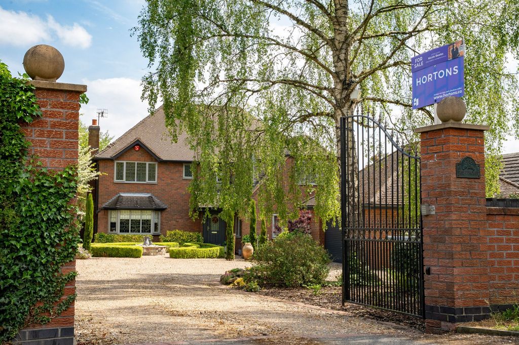 Property photo 2 of 53