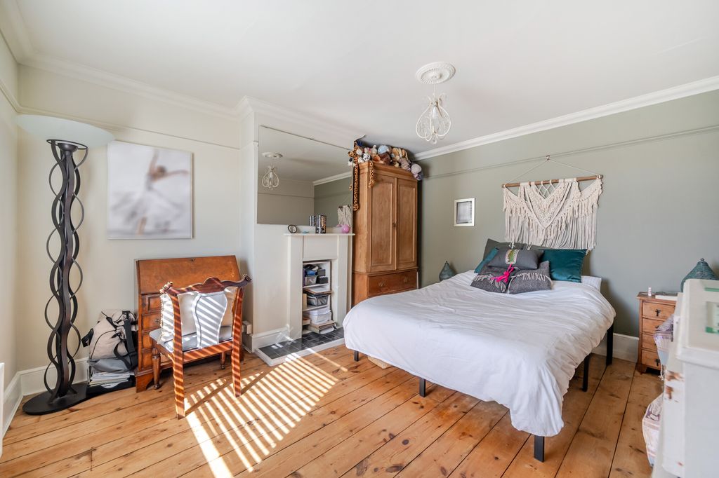 Additional image 7 of 3 bed detached house for saleHeadley Road, Liphook GU30