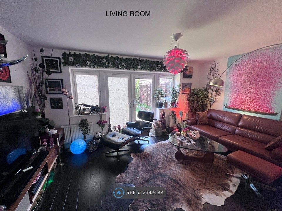 Property photo 1 of 17 Living Room