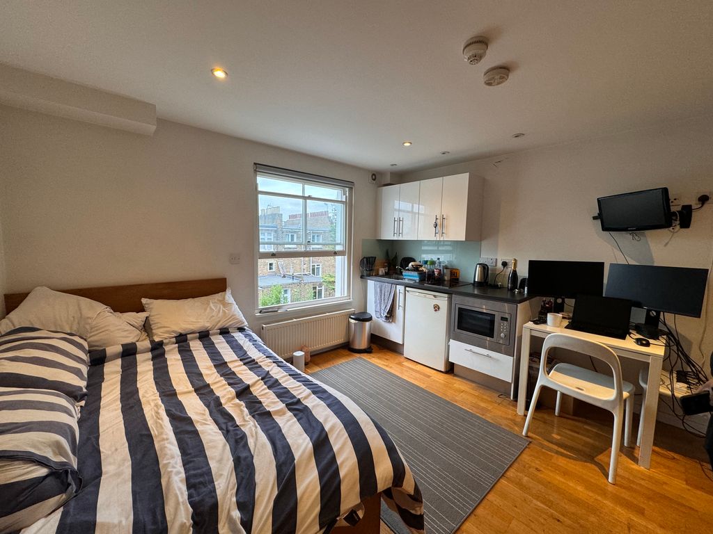 Property photo 1 of 3