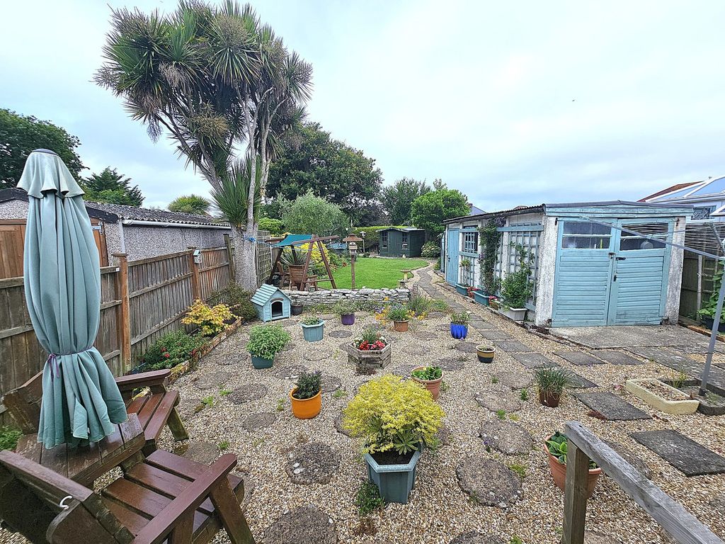 Property photo 2 of 27