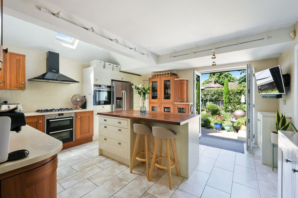 Property photo 2 of 18 Eastdean Avenue