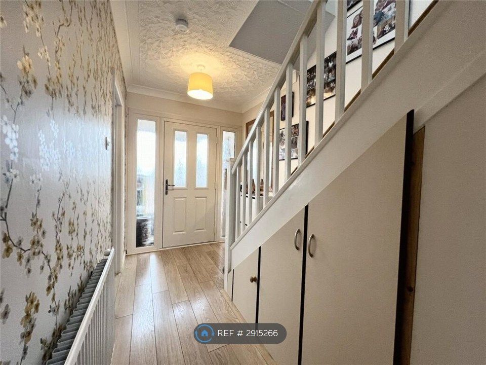 Property photo 2 of 23 Hallway