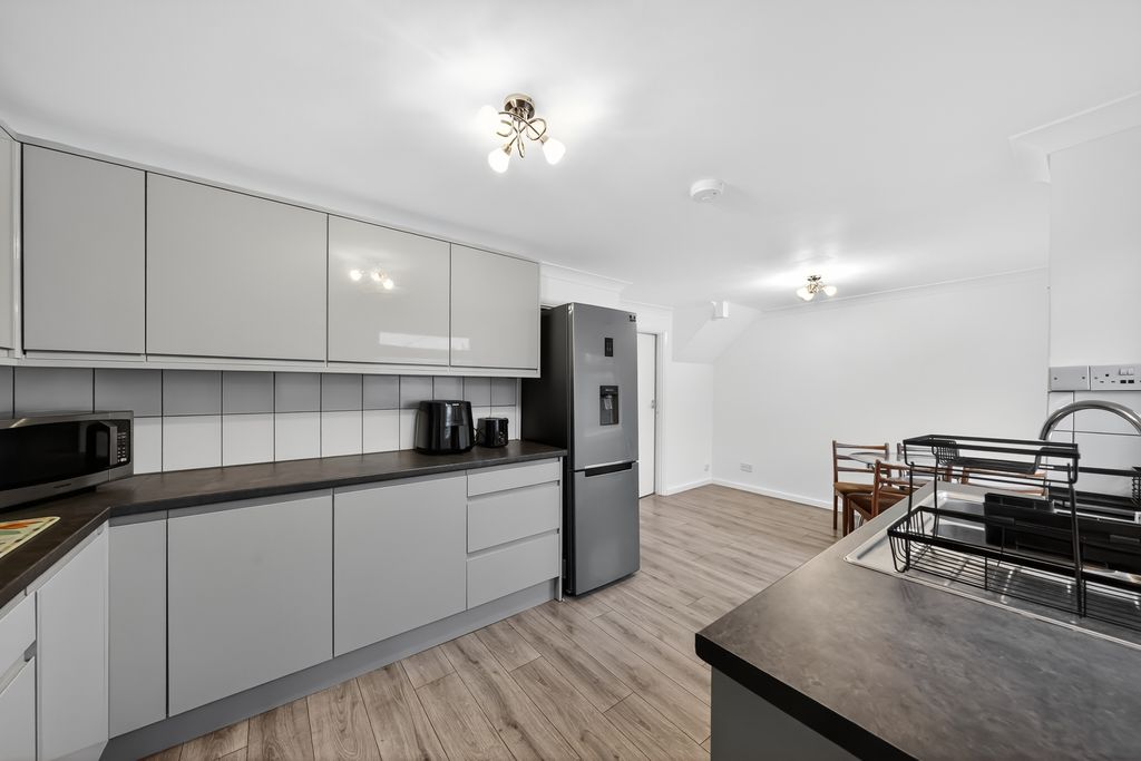 Property photo 3 of 19 Kitchen