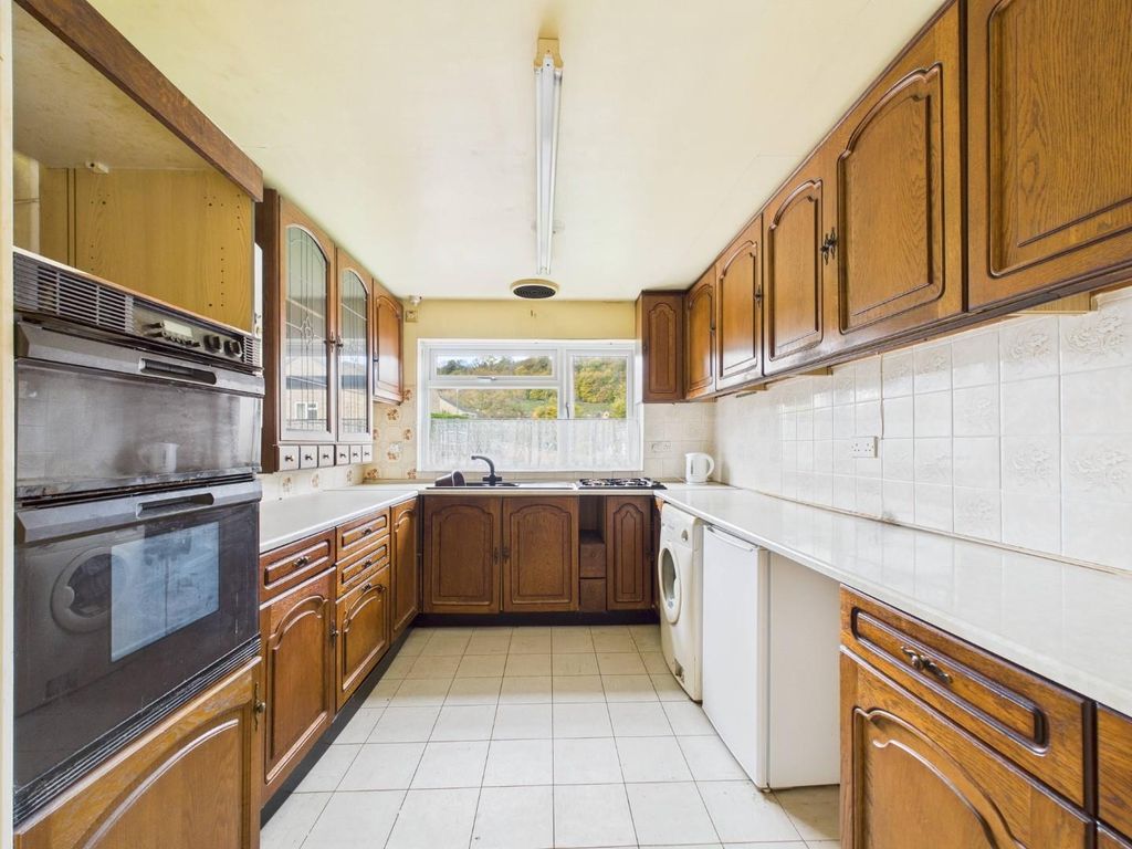 Property photo 2 of 11 Kitchen