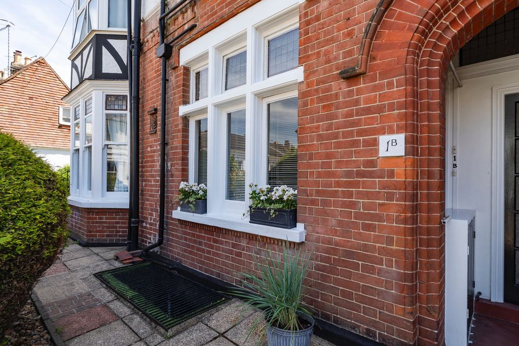 Property photo 2 of 24