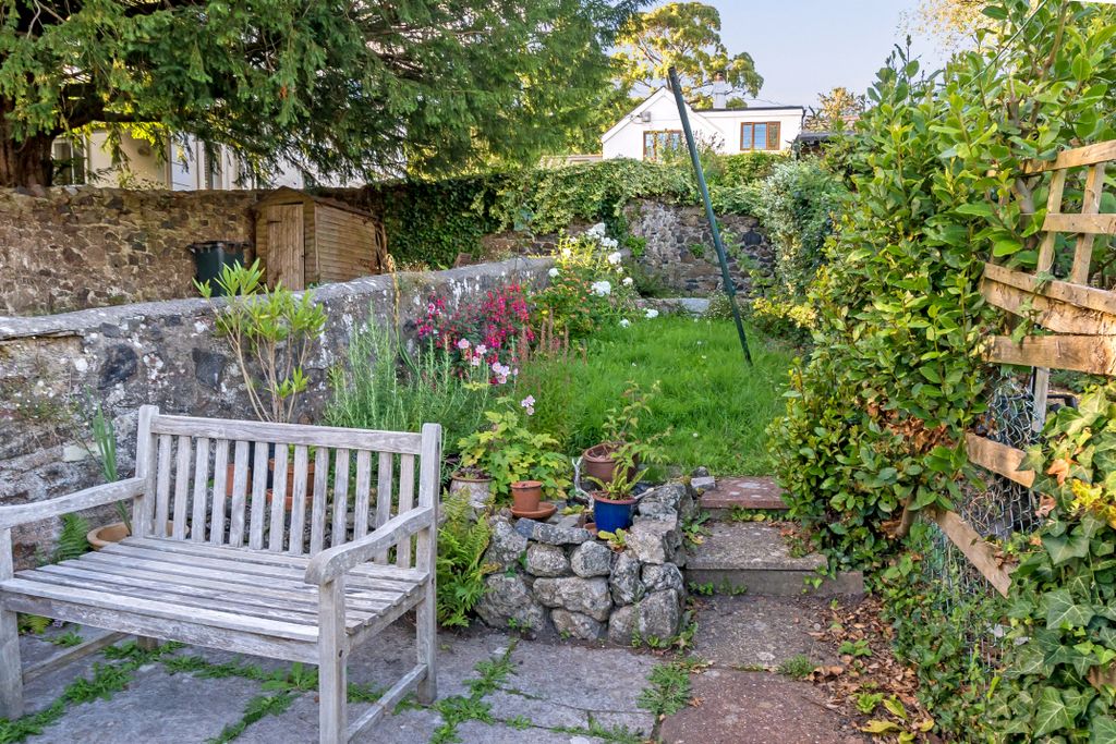 Property photo 3 of 17 Garden
