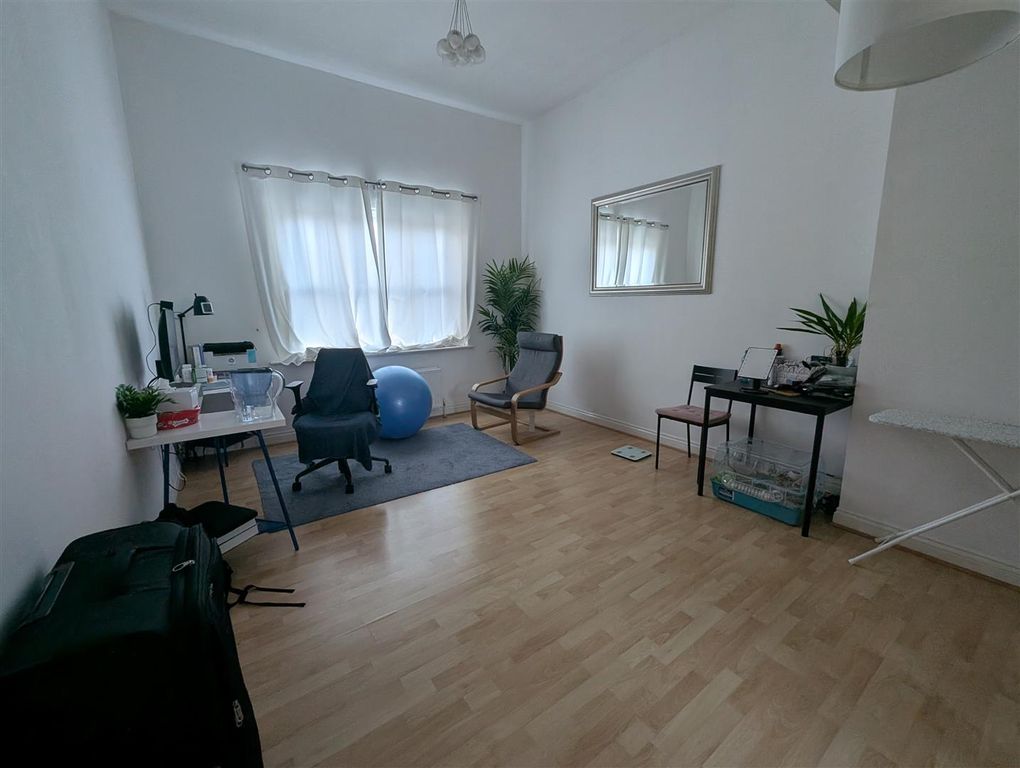 Property photo 2 of 6 Lounge